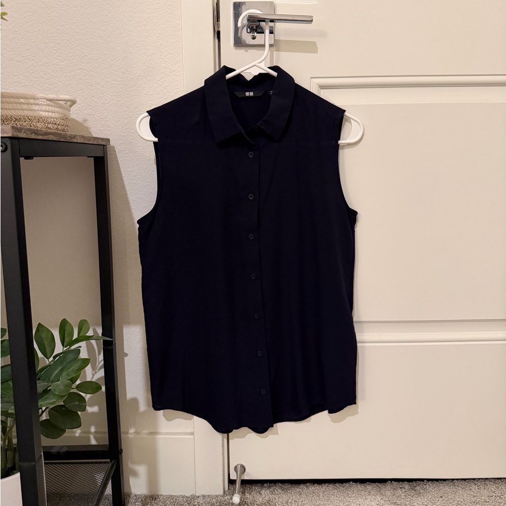 Uniqlo Sleeveless Button Up Blouse